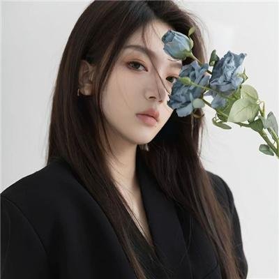 追梦的黎族女娃娃